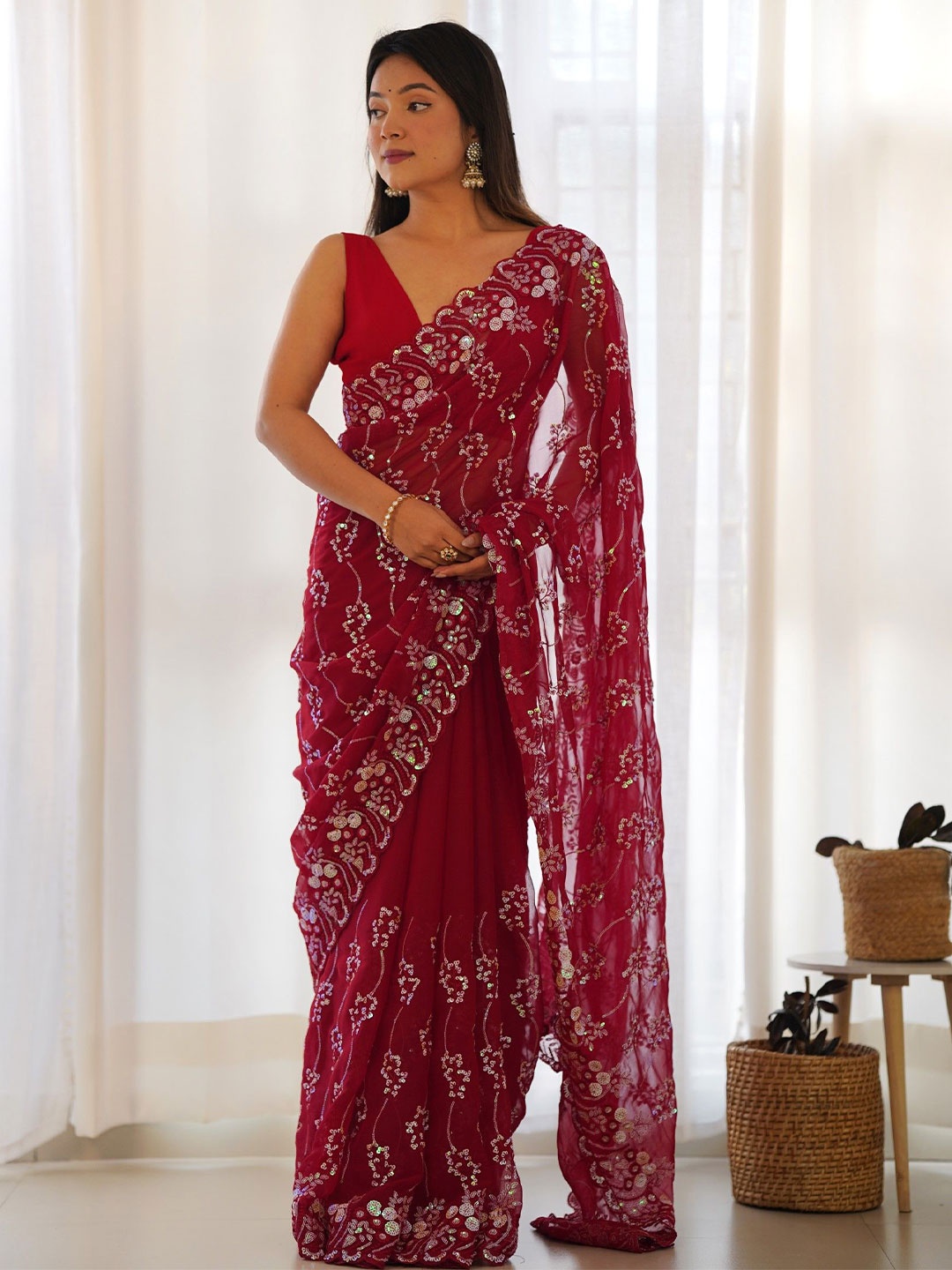 

LeeliPeeri Designer Embellished Sequinned Saree, Red