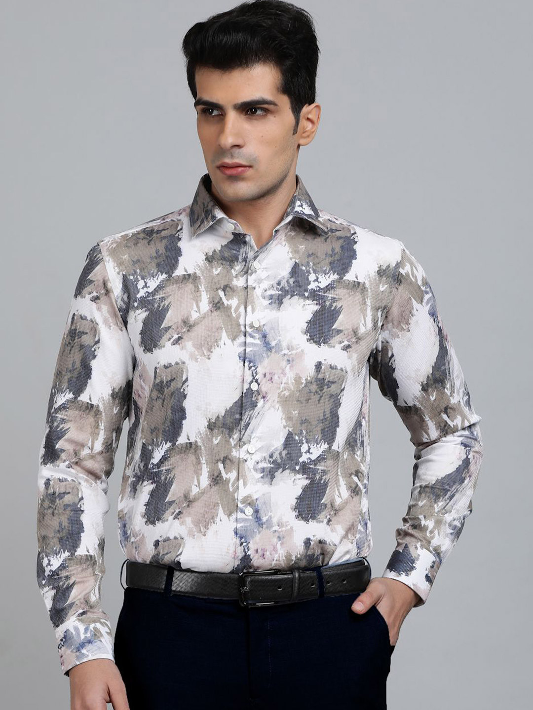 

WYRE Men Slim Fit Cutaway Collar Abstract Printed Casual Shirt, White