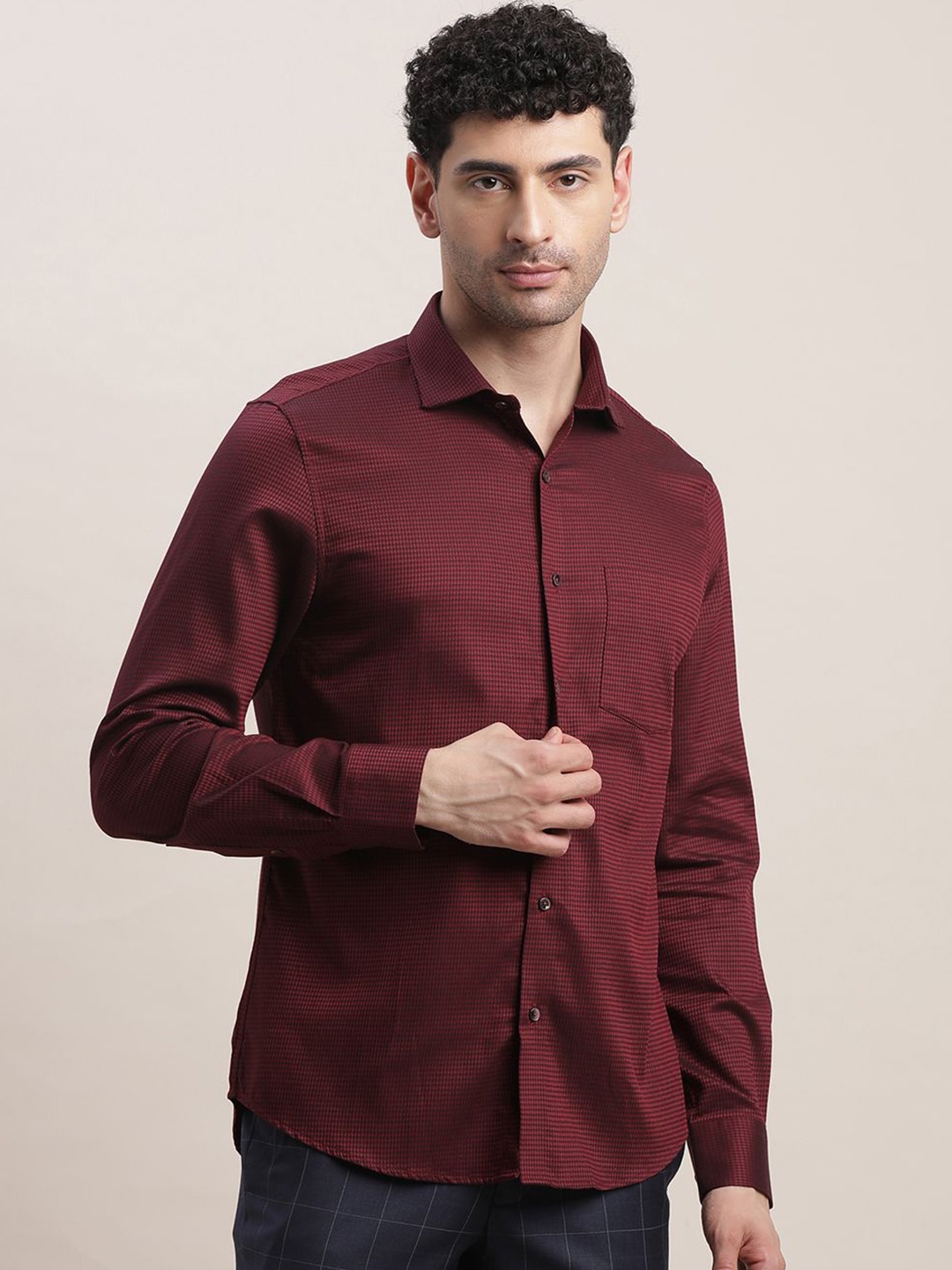 

Turtle Men Standard Slim Fit Spread Collar Micro Checked Cotton Formal Shirt, Maroon