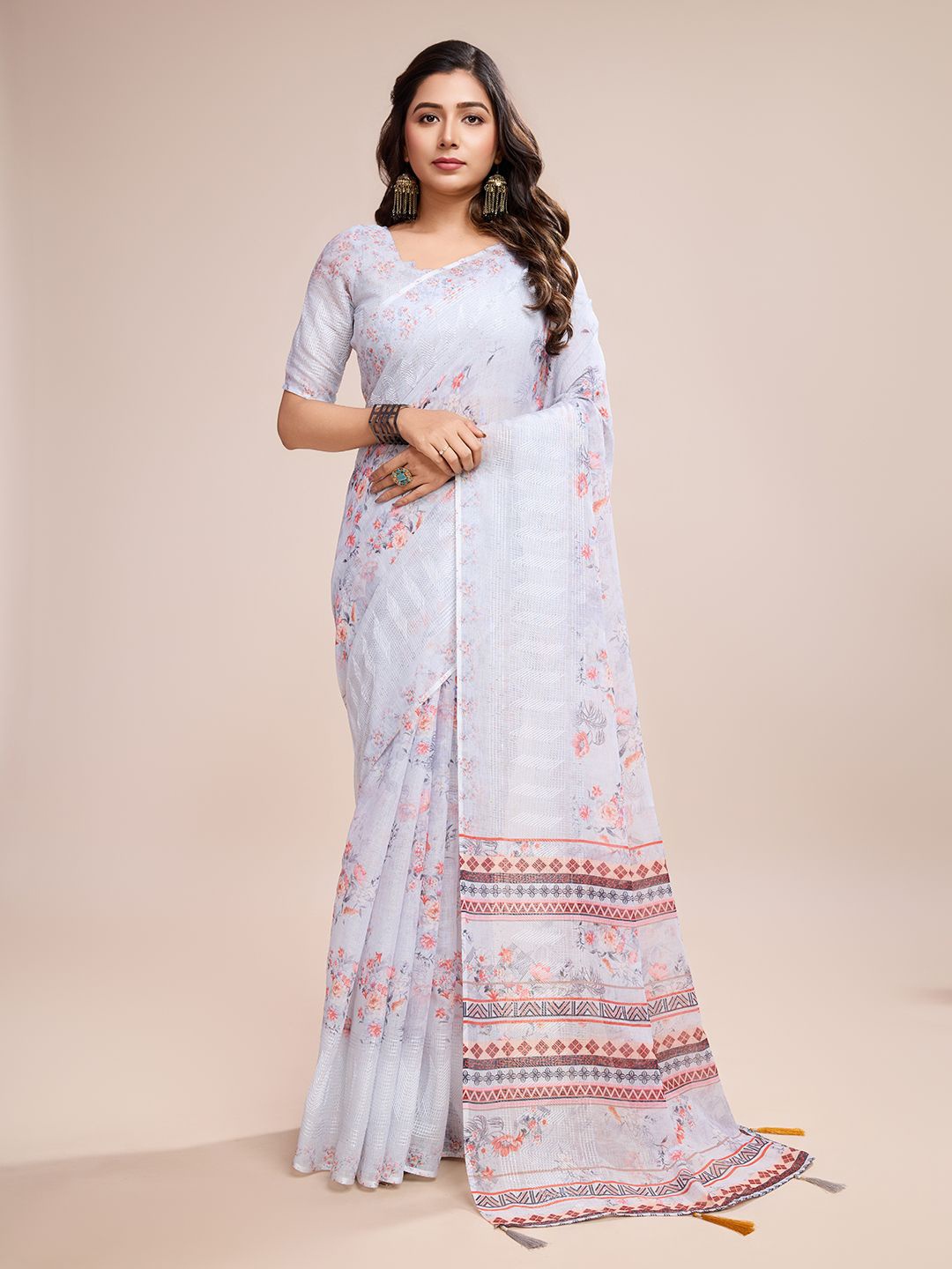 

SHRIMAY Floral Printed Saree, White