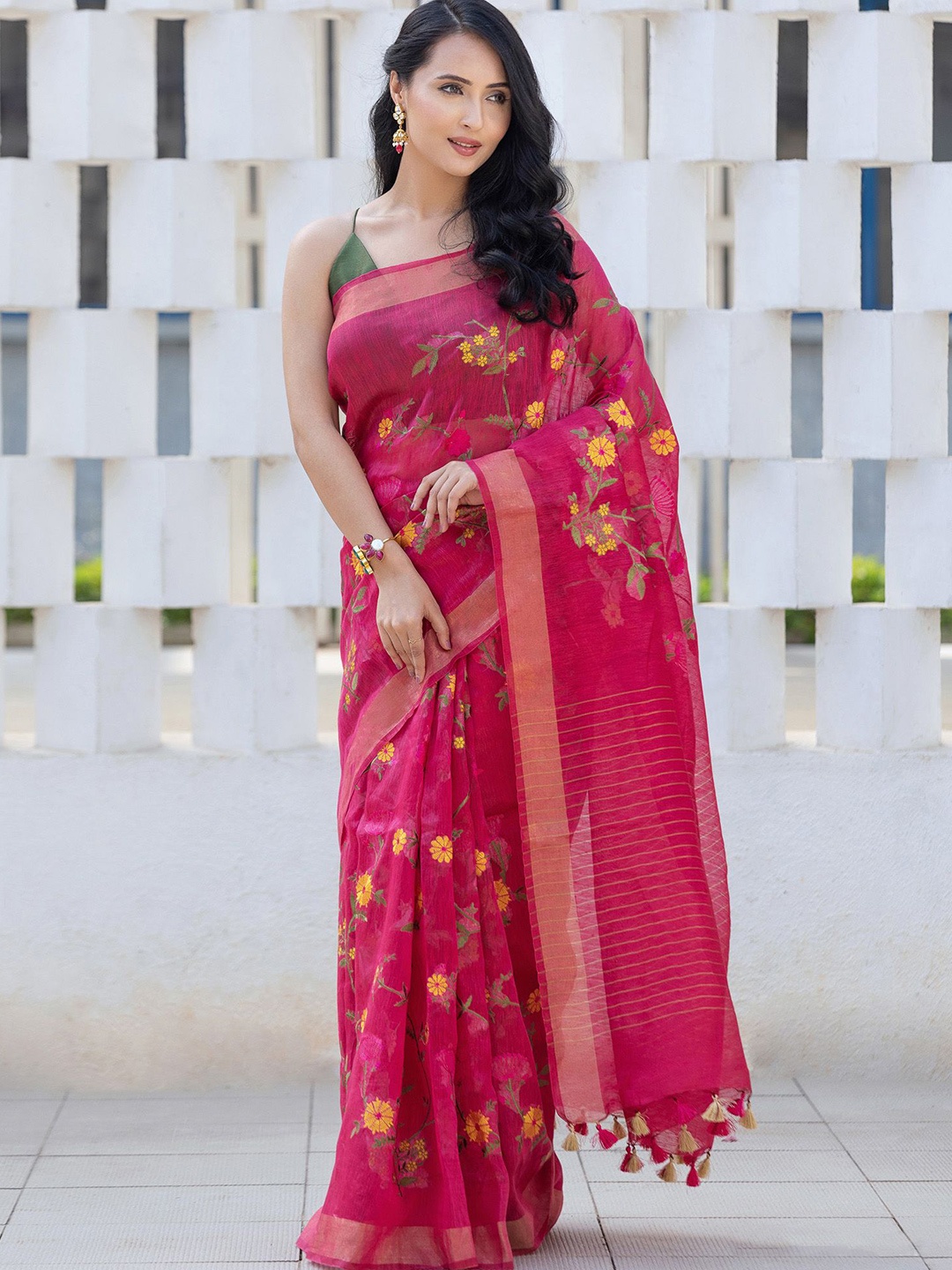 

Prasam Floral Zari Pure Linen Saree, Red