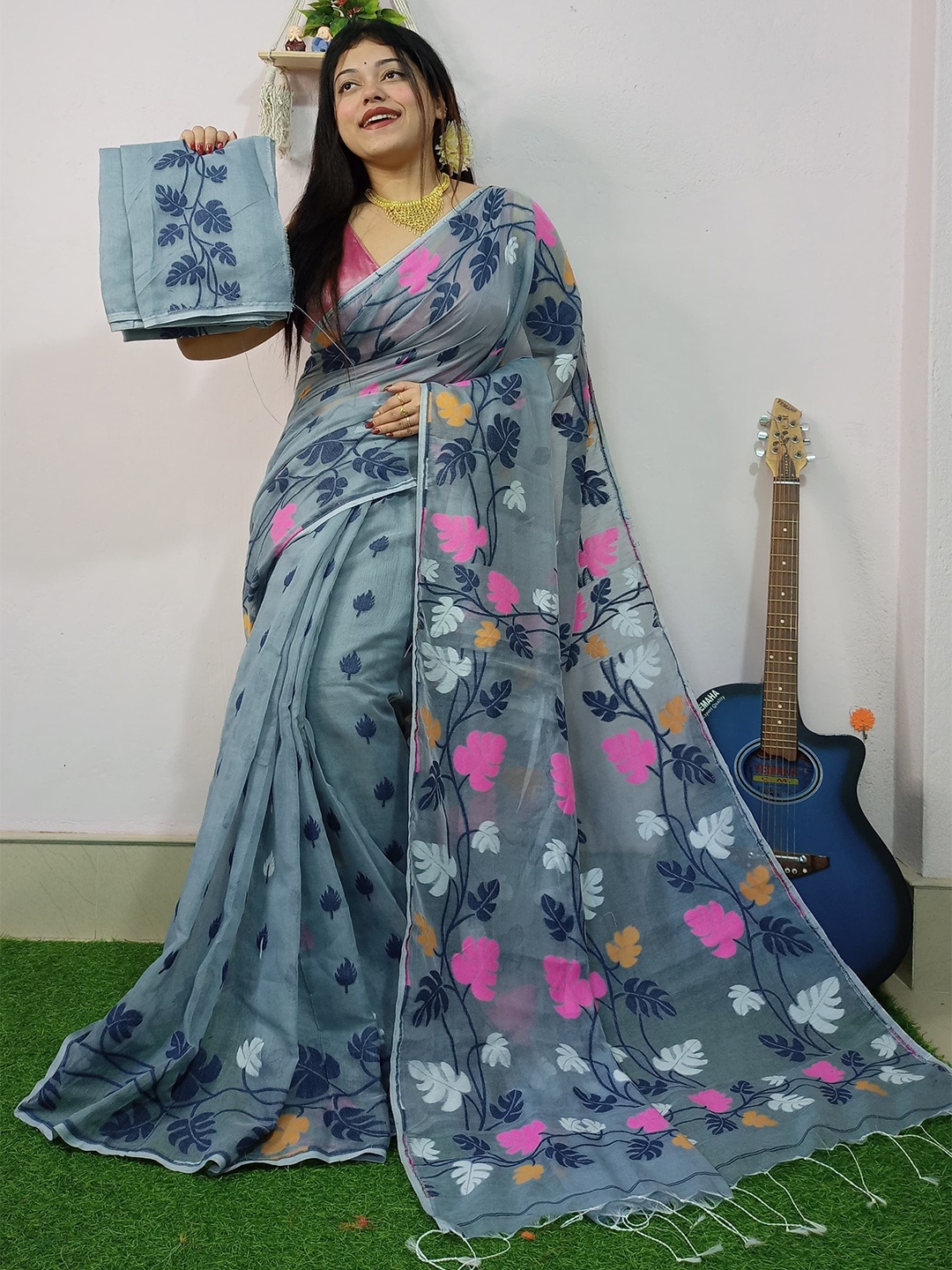 

Ruuprekha Woven Design Organza Jamdani Saree, Grey