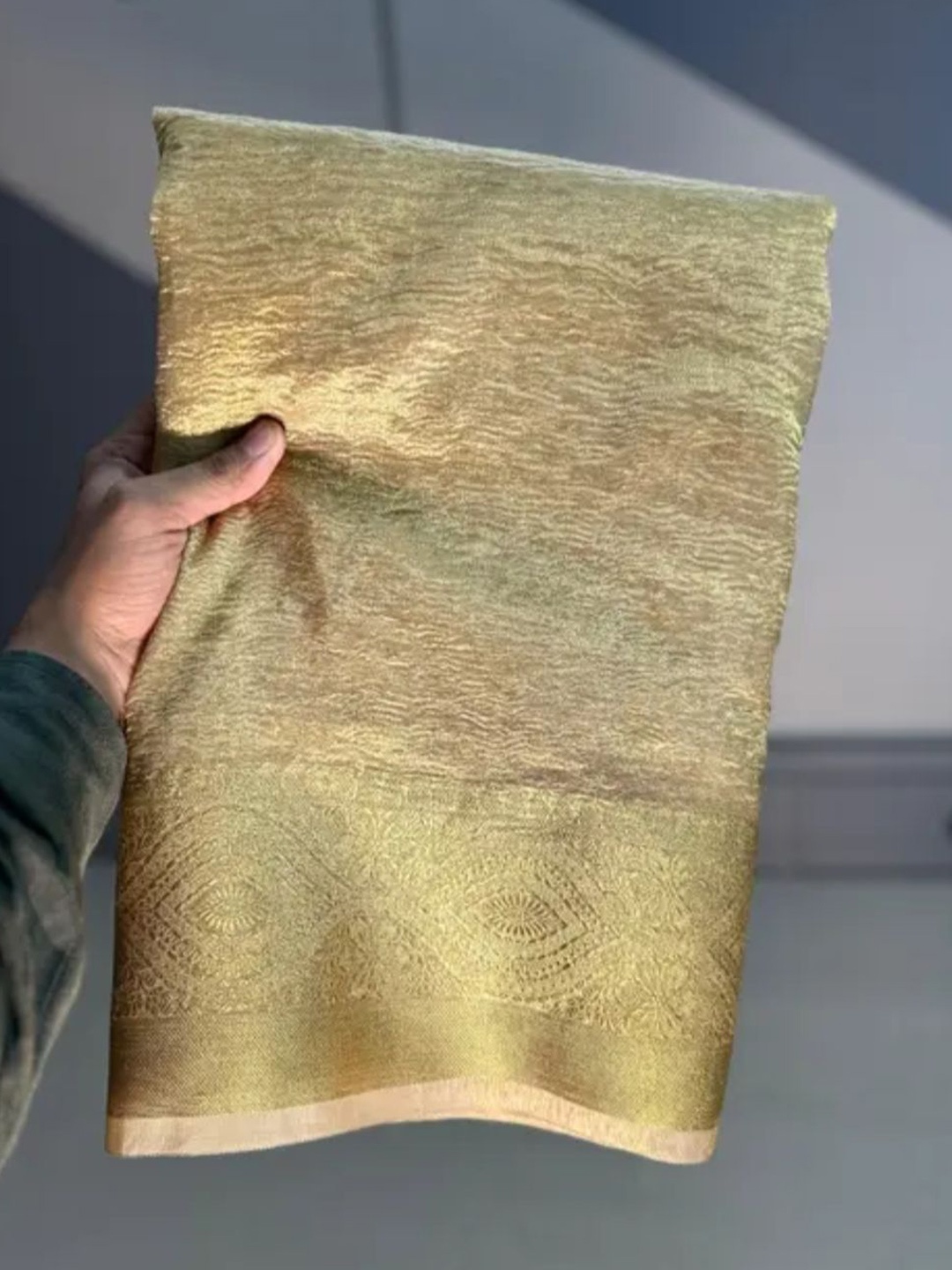

DIVASTRI Woven Design Zari Tissue Banarasi Saree, Gold