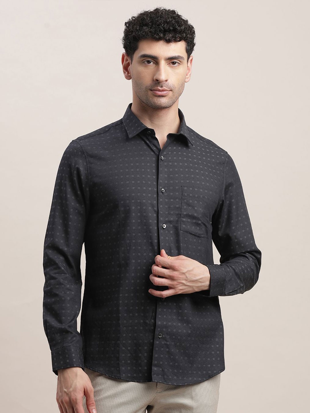 

Turtle Men Standard Fit Spread Collar Textured Cotton Formal Shirt, Black