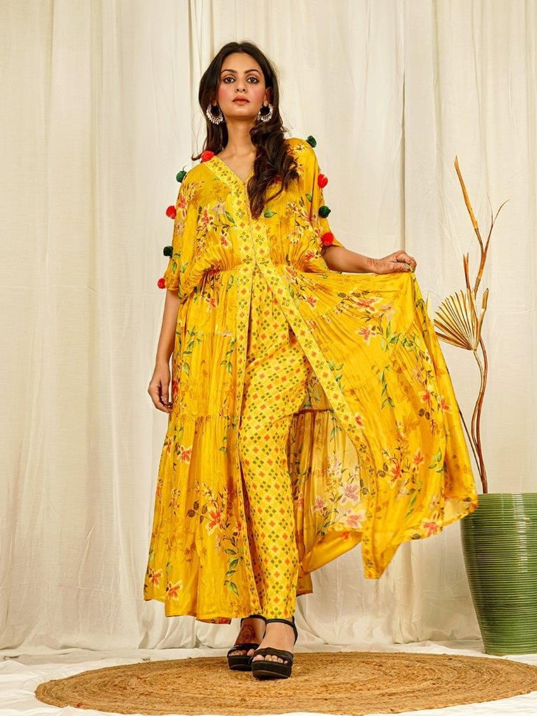 

EARTH O FAB Floral Printed V-Neck Kaftan Kurta With Palazzo, Yellow