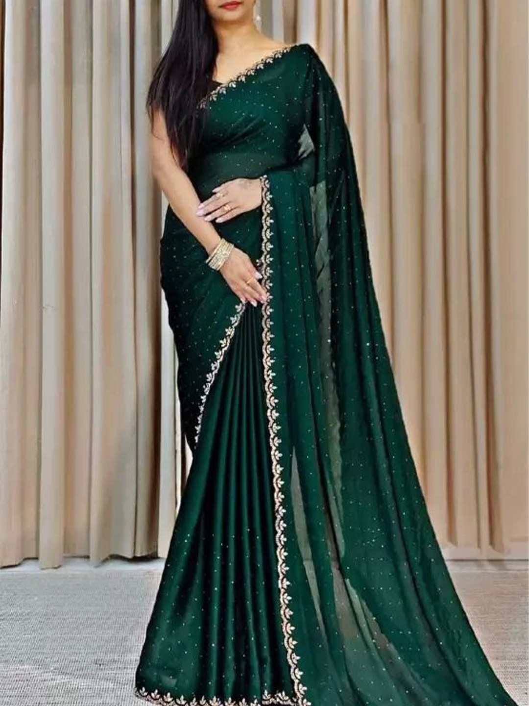 

SAADHVI Embellished Beads and Stones Pure Georgette Saree, Green