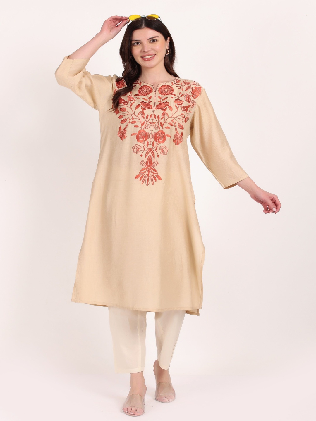 

Yadya Threads Floral Embroidered Notch Neck Straight Kurta, Cream