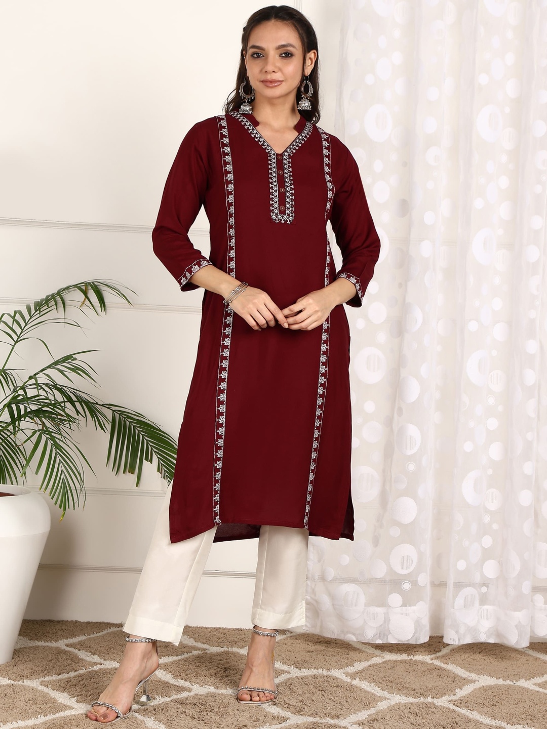 

VINH FASHION Ethnic Motifs Embroidered V-Neck Panelled A-Line Kurta, Maroon