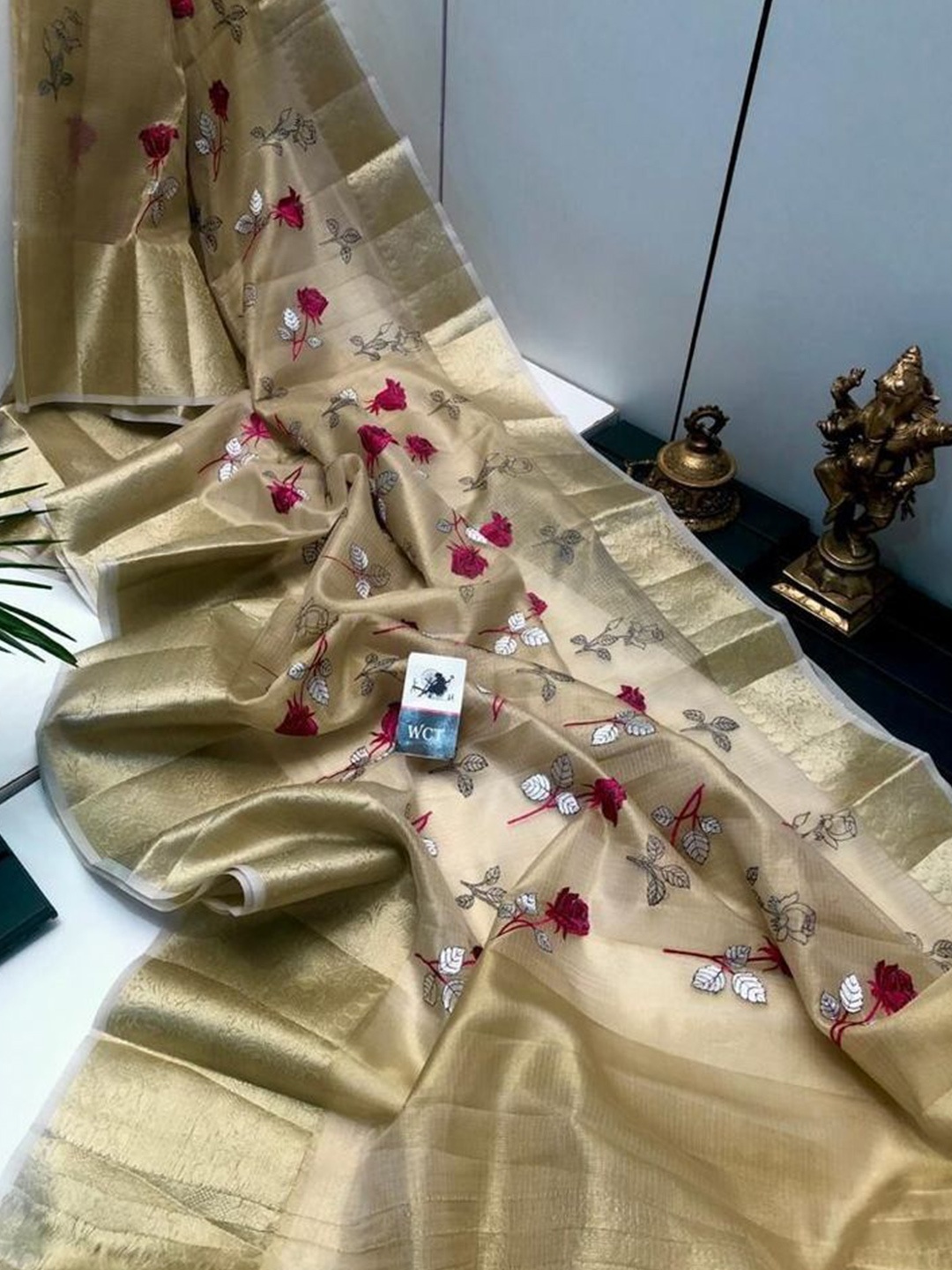 

DIVASTRI Floral Embroidered Tissue Banarasi Saree, Pink