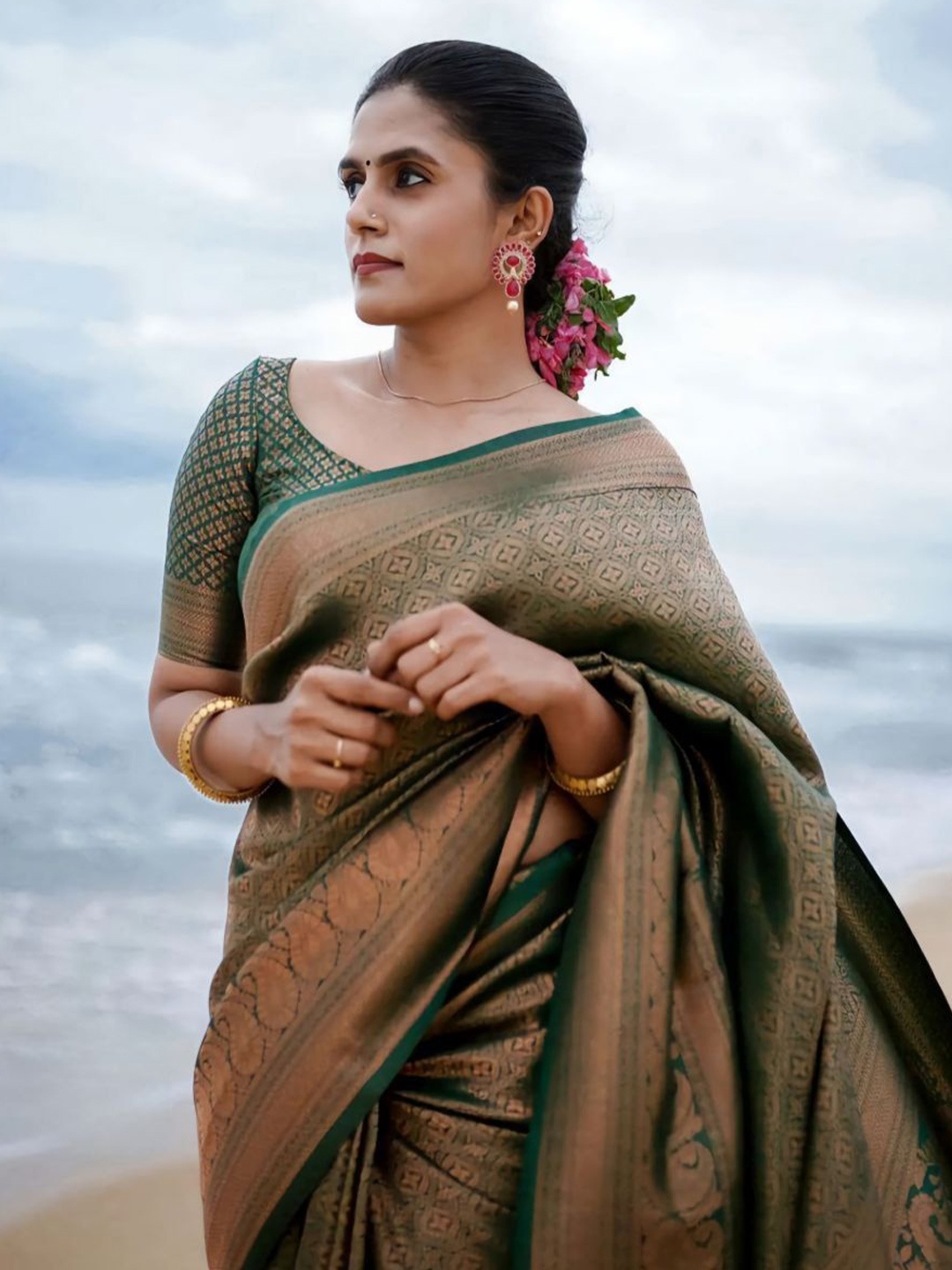 

Taslar Woven Design Zari Pure Silk Banarasi Saree, Green