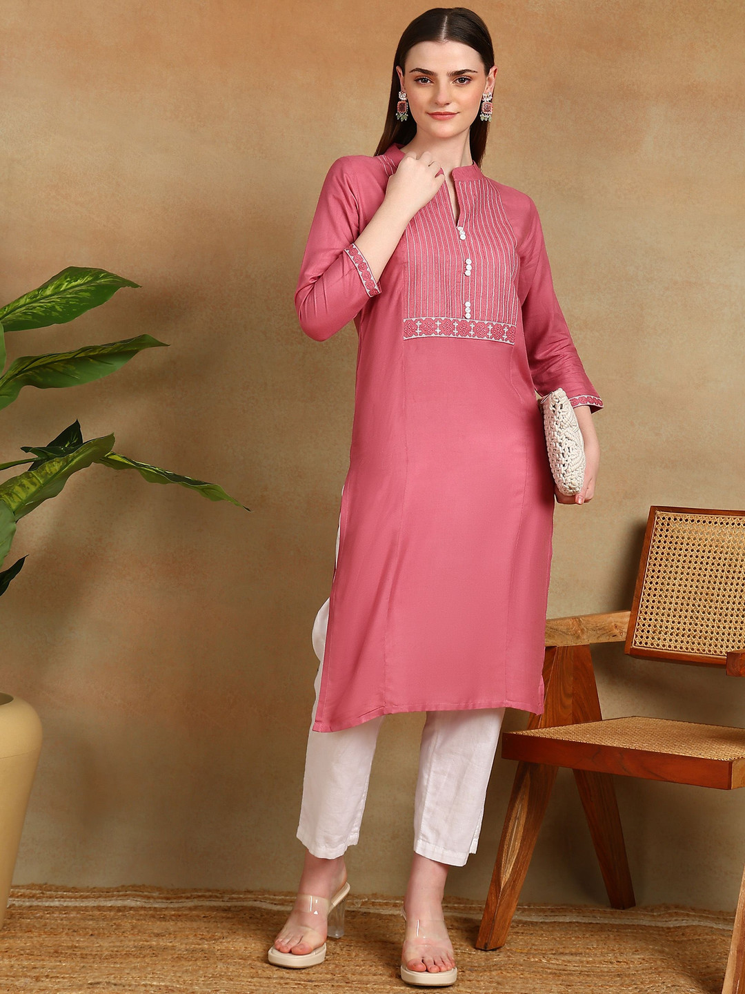 

VINH FASHION Ethnic Motifs Embroidered Mandarin Collar Chikankari Straight Kurta, Pink
