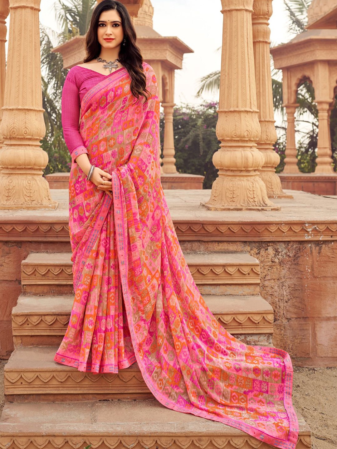 

Mitera Ethnic Motifs Printed Saree, Pink