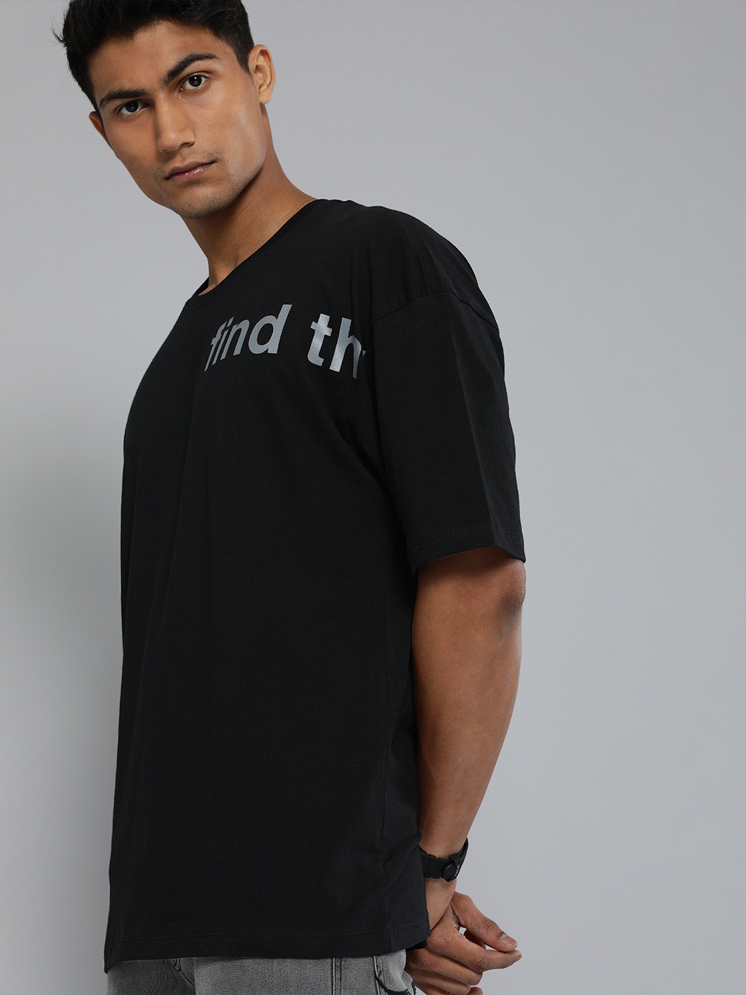 

Kook N Keech Men Black Solid Round Neck Pure Cotton Oversized T-shirt with Printed Detailing