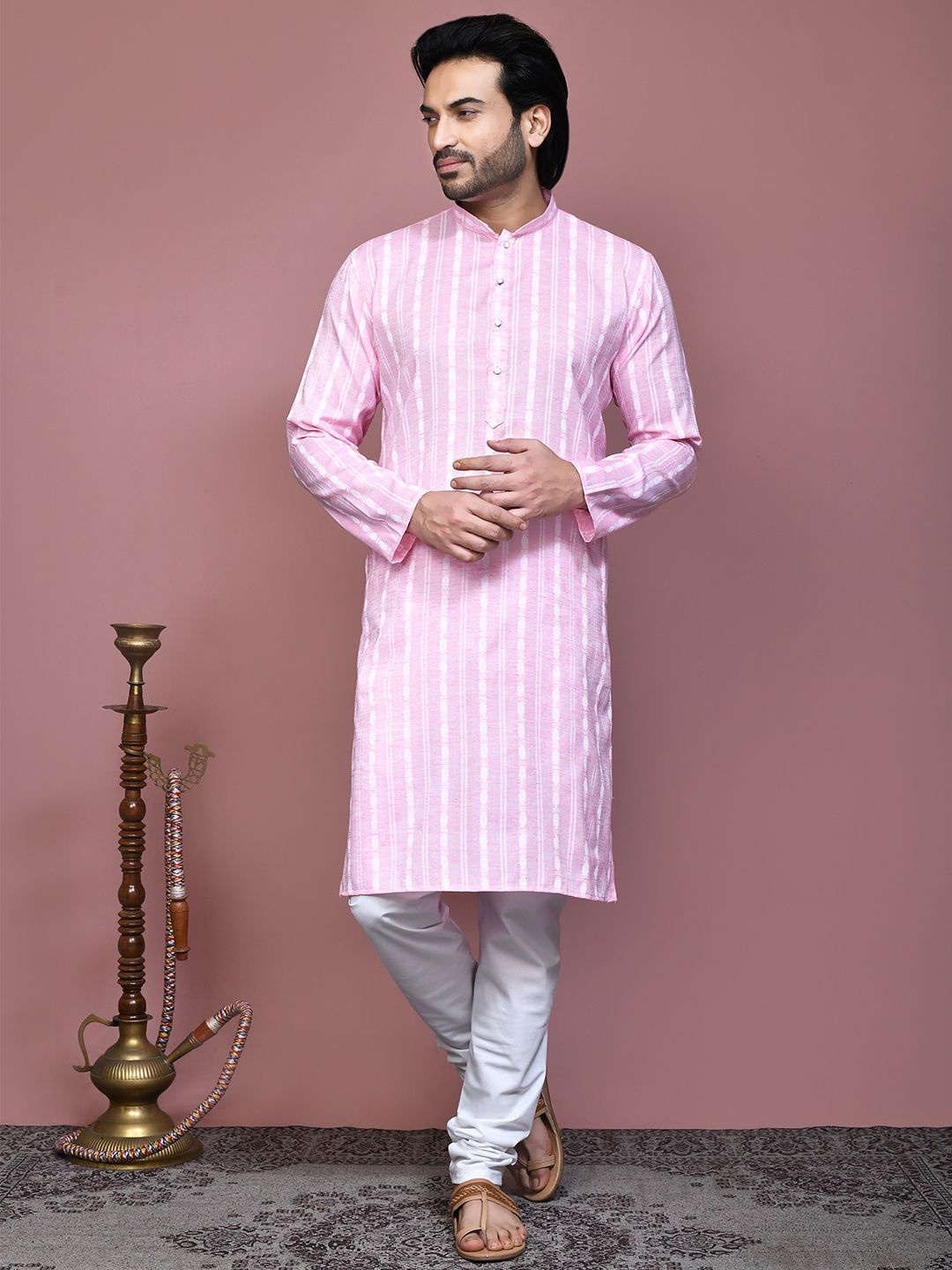 

RANAK Geometrical Embroidered Striped Cotton Mandarin Collar Straight Kurta, Pink