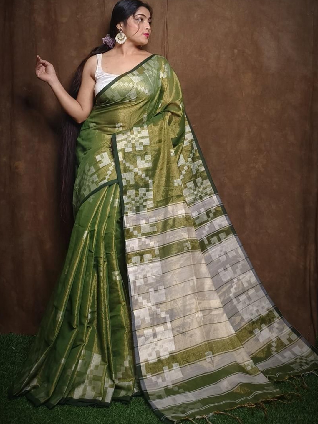 

Ruuprekha Woven Design Zari Pure Cotton Khadi Saree, Green