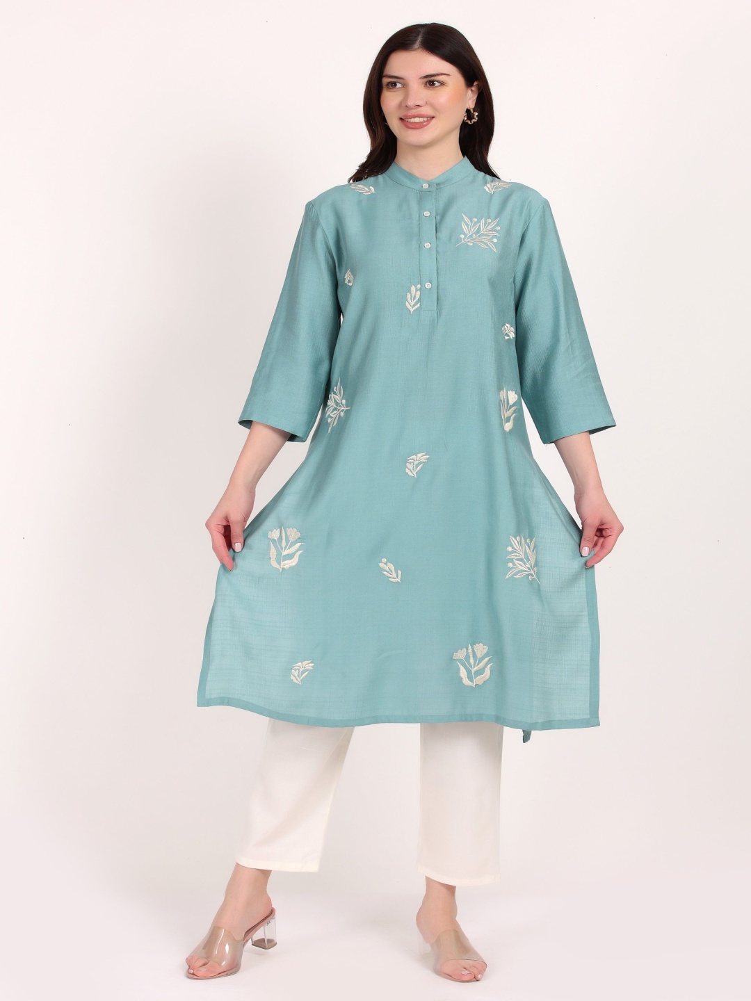 

Yadya Threads Women Floral Embroidered Thread Work Kurta, Teal