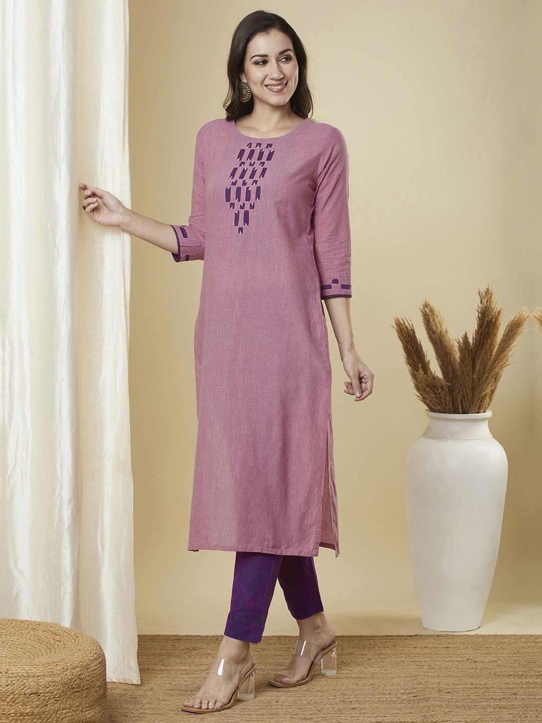 

KAMI KUBI Striped Printed Round Neck Straight Kurta, Pink