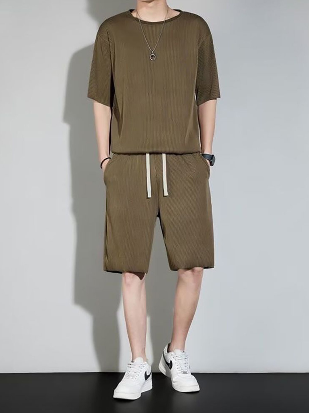 

StyleCast x Revolte Short Sleeves T-shirt With Shorts, Brown