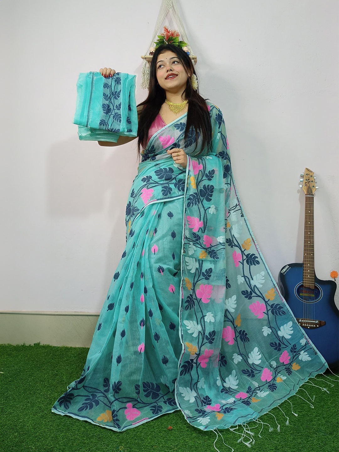 

Ruuprekha Woven Design Zari Organza Jamdani Saree, Sea green