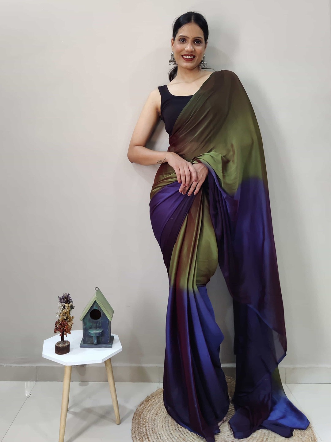 

DIVASTRI Women Ombre Satin Jamdani Saree, Green