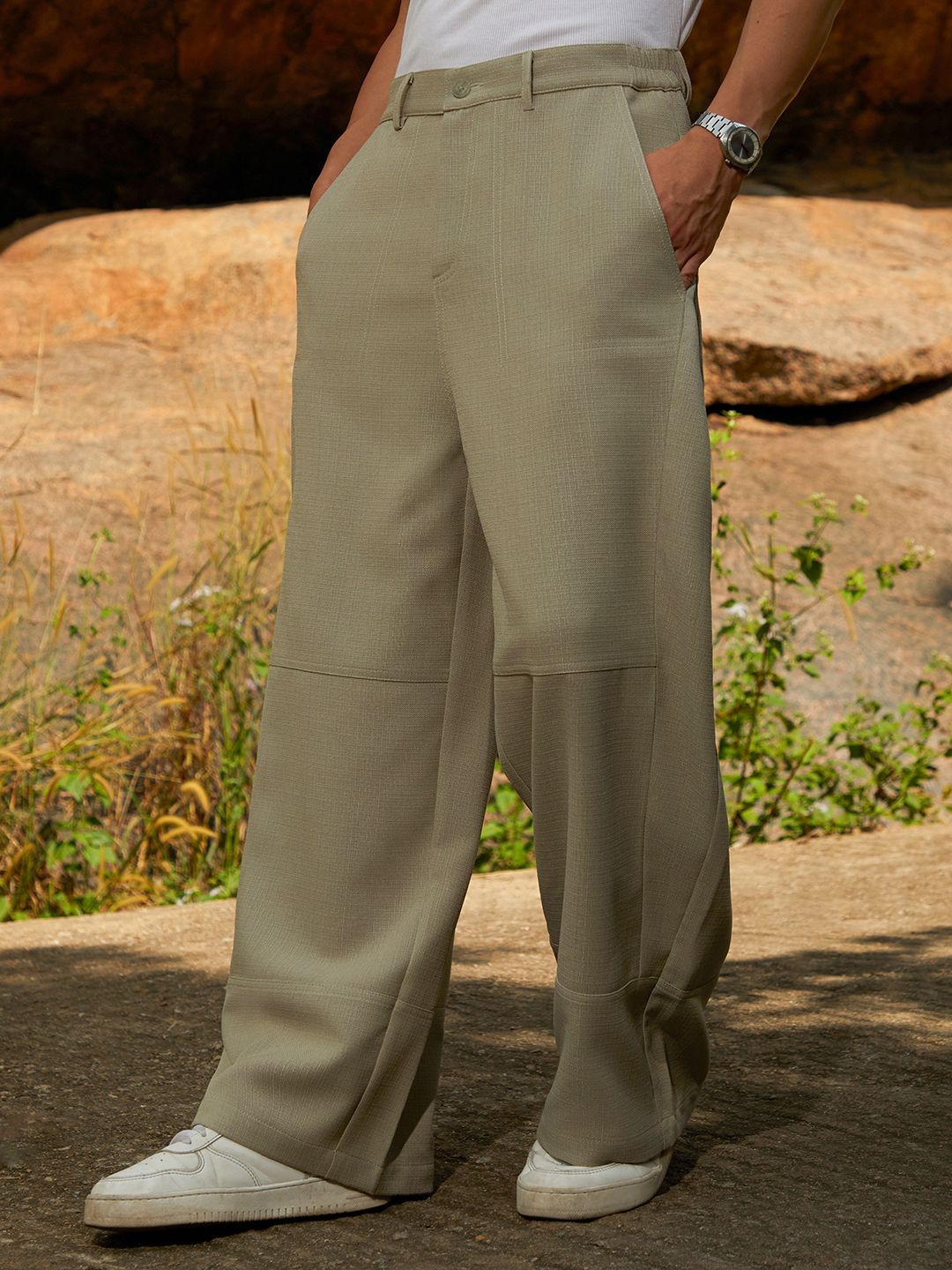 

Campus Sutra Men Comfort Cargos Trousers, Green