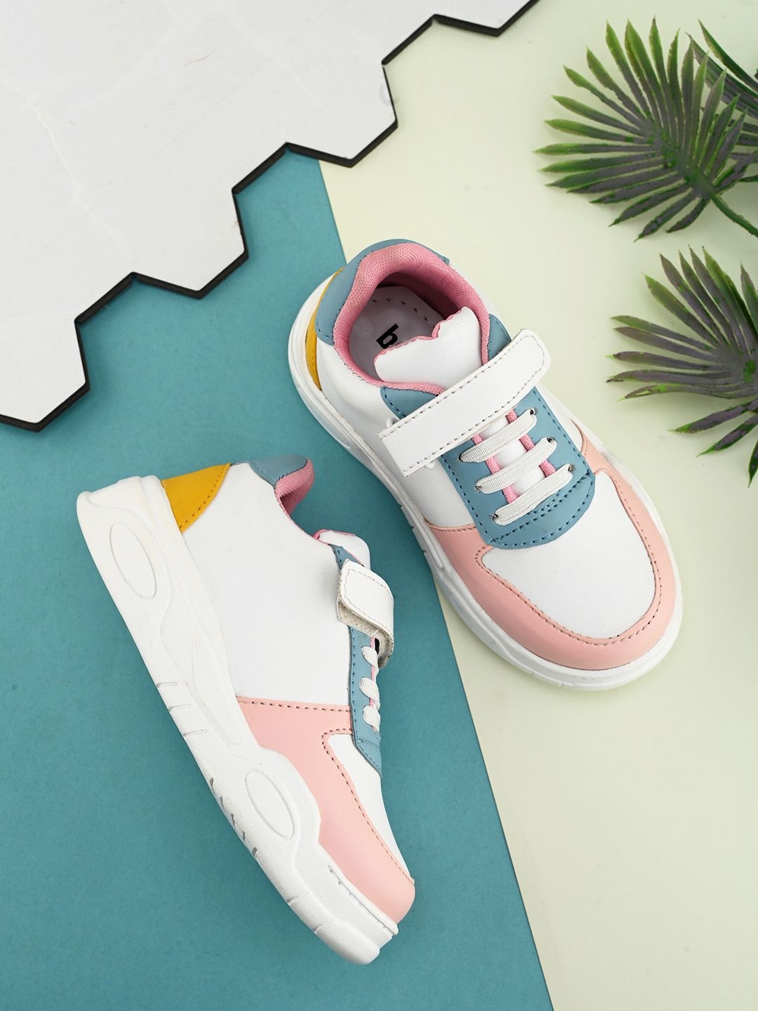

BAESD Kids Colourblocked Patent Leather Boat Shoes, Pink