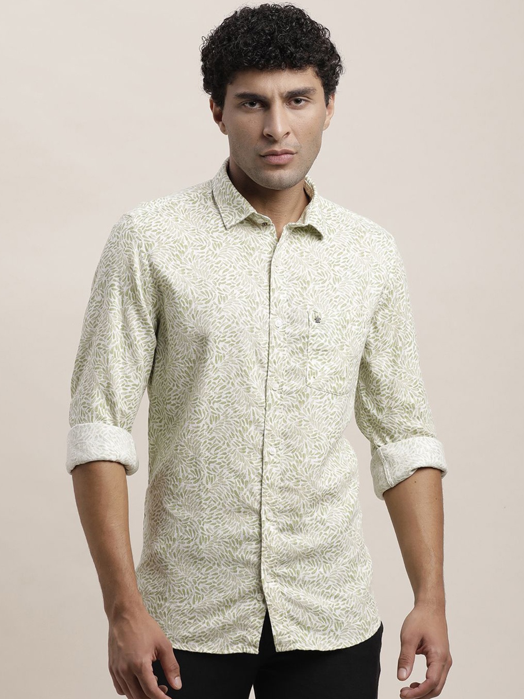 

Turtle Men Standard Fit Spread Collar Floral Printed Cotton Casual Shirt, Off white