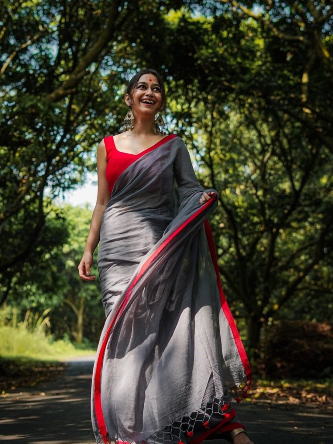 

Ruuprekha Pure Cotton Fusion Khadi Saree, Grey