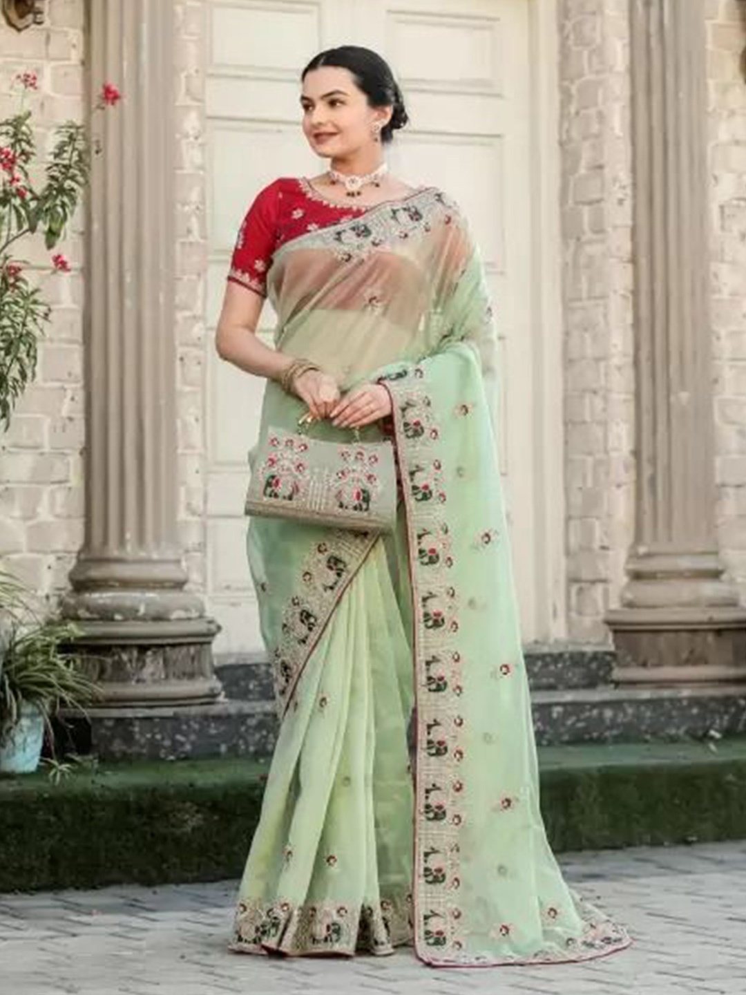 

SAADHVI Embellished Embroidered Saree, Sea green