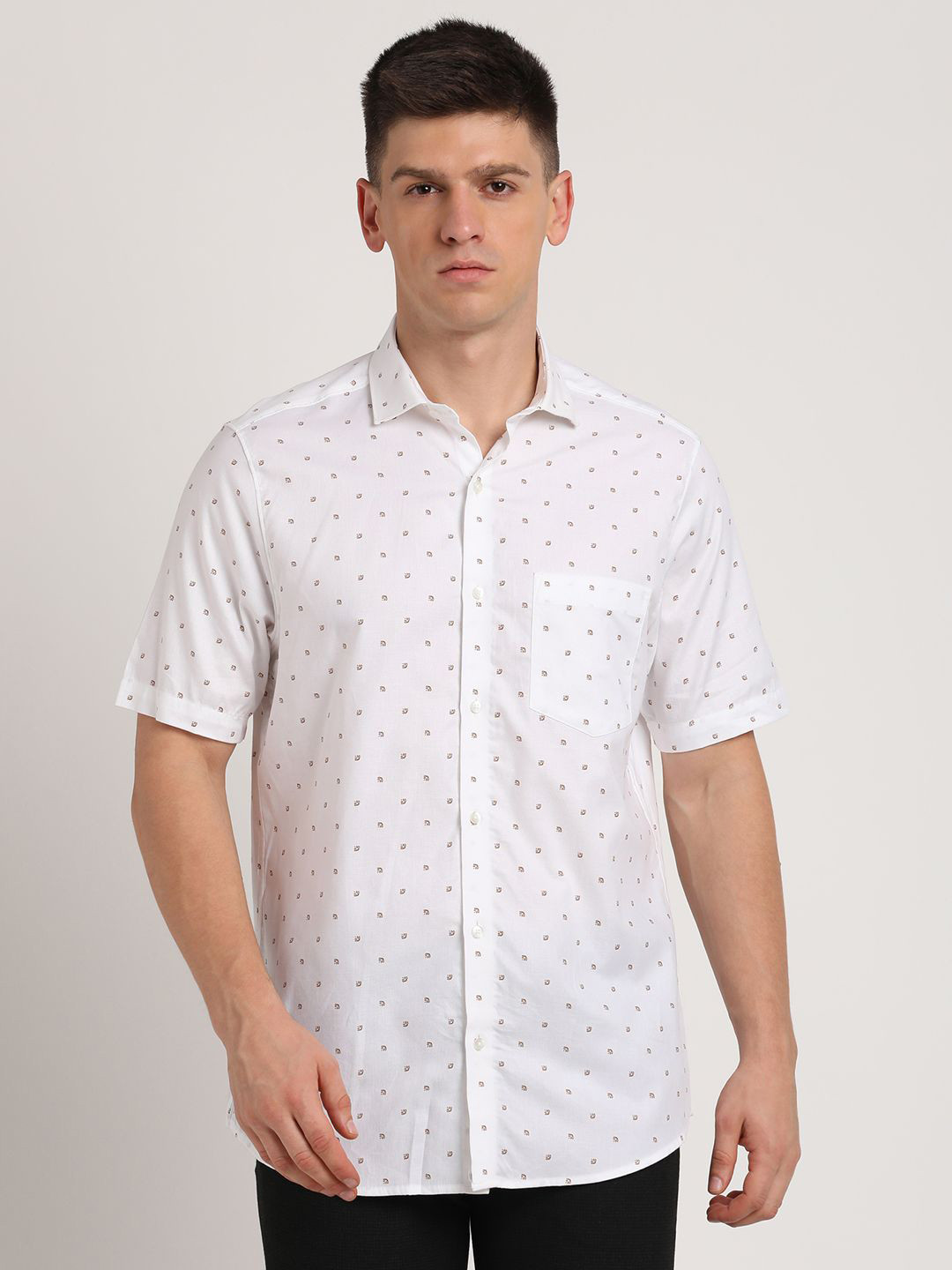 

Turtle Men Standard Fit Spread Collar Conversational Printed Cotton Casual Shirt, White