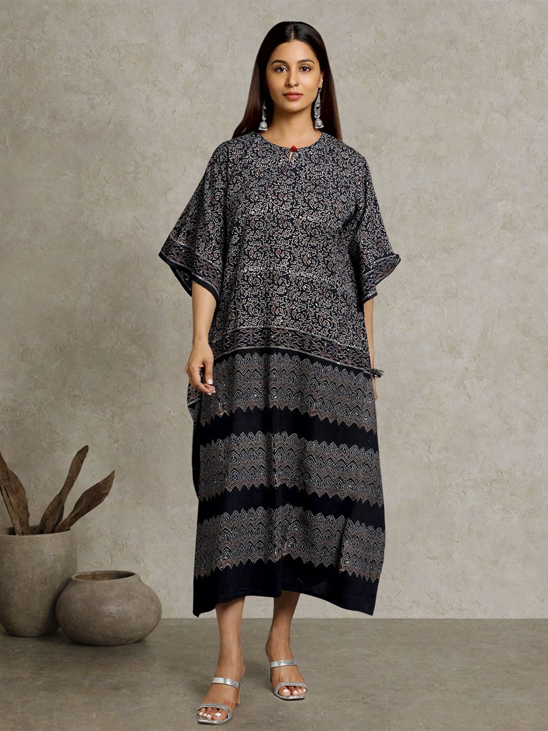 

THE WEAVE TRAVELLER Cotton Hand Block Printed Ajrakh Batwing Sleeve Kaftan Midi Dress, Black