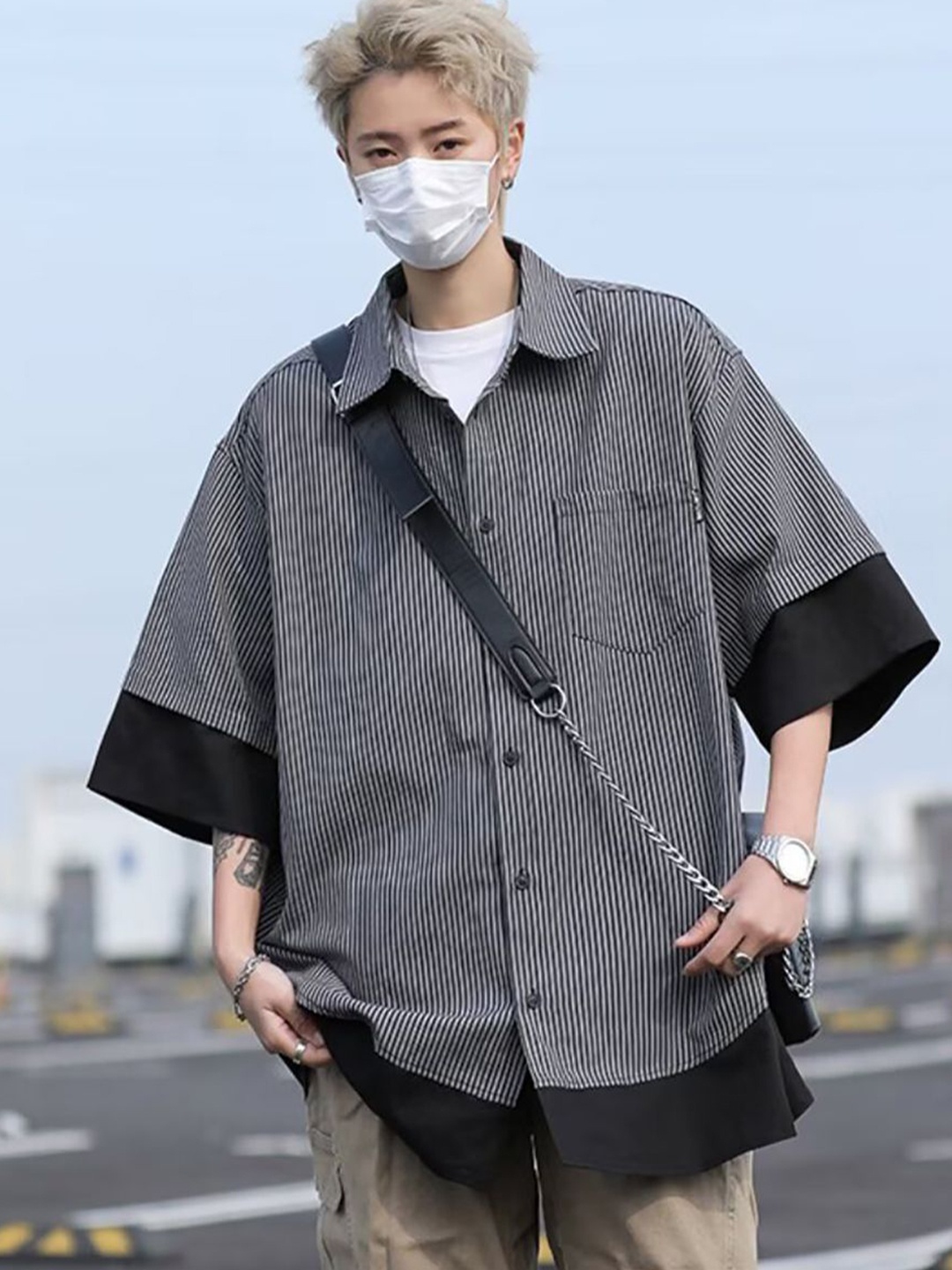 

StyleCast x Revolte Men Oversized Fit Spread Collar Vertical Striped Casual Shirt, Black