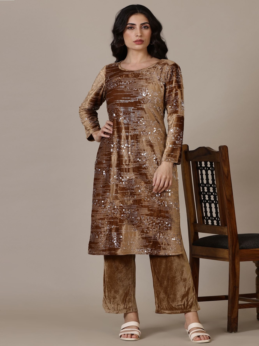 

AURELIA Floral Embroidered Sequinned Straight Kurta With Palazzo, Brown