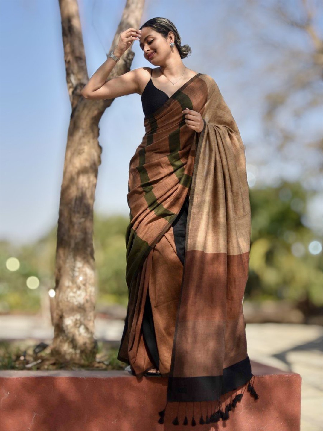 

Ruuprekha Colourblocked Pure Cotton Khadi Saree, Cream