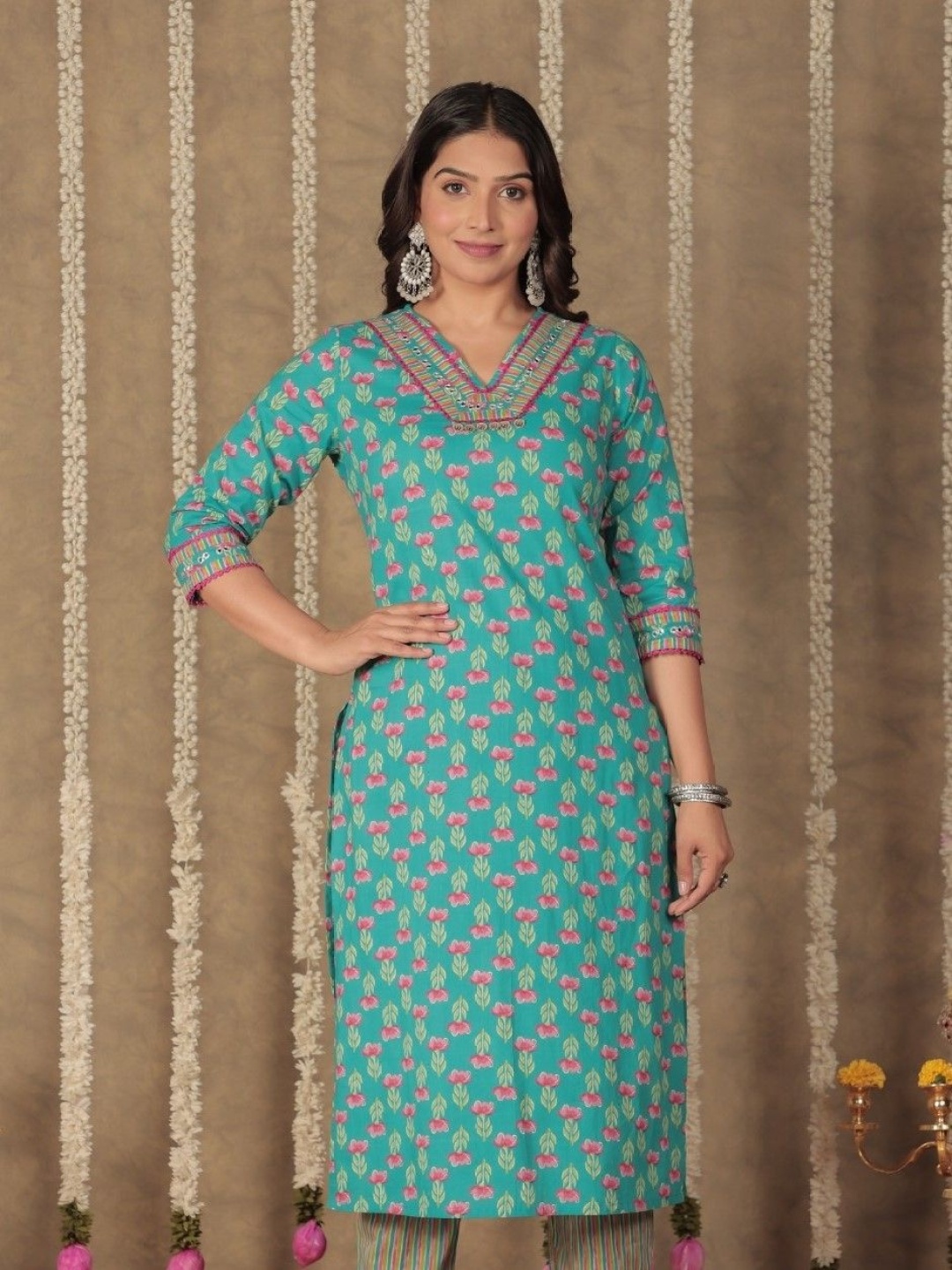 

Aramya Floral Printed V-Neck Mirror Work Straight Cotton Kurta, Blue