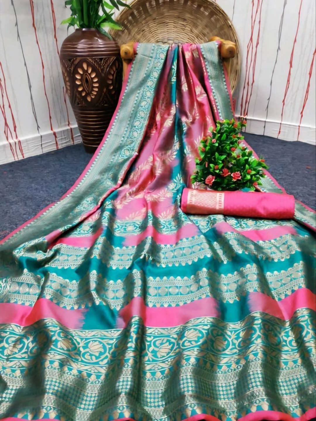 

Taslar Woven Design Pure Silk Banarasi Saree, Pink