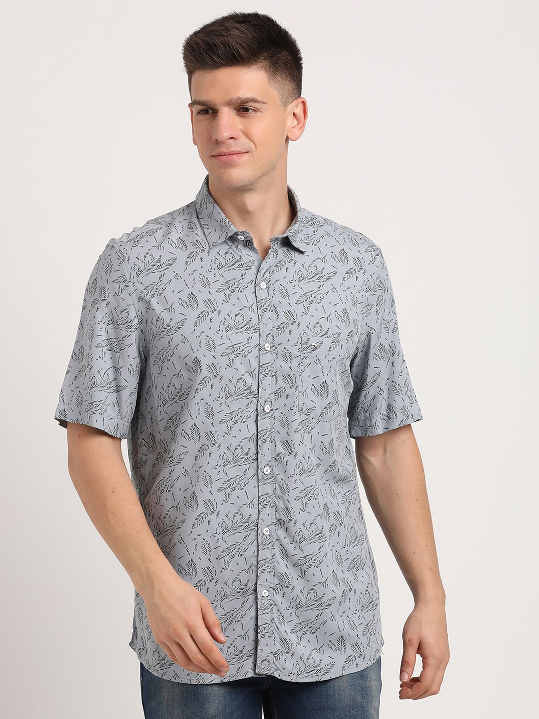 

Turtle Men Relaxed Fit Spread Collar Floral Printed Casual Shirt, Grey