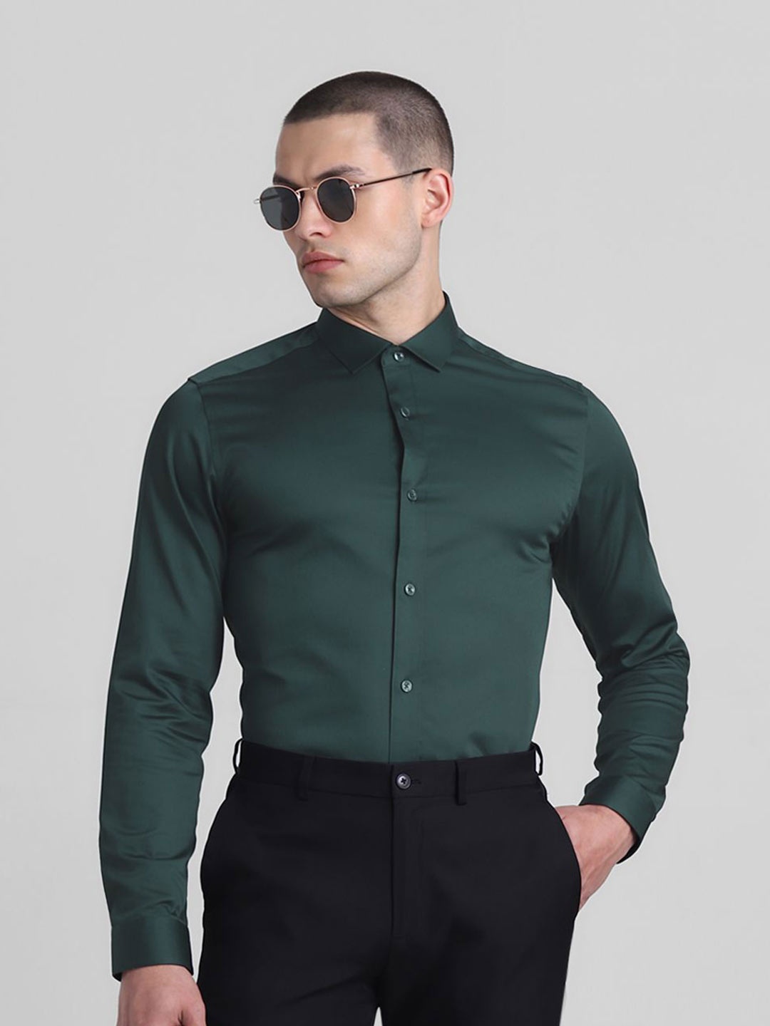 

Jack & Jones Men Slim Fit Spread Collar Solid Cotton Casual Shirt, Green