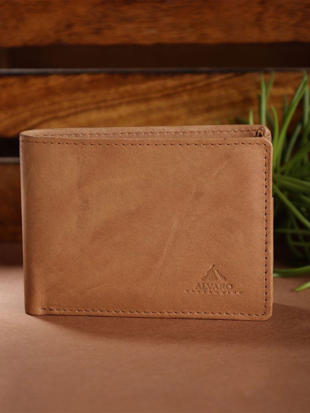 

Alvaro Castagnino Men Leather Two Fold Wallet, Tan