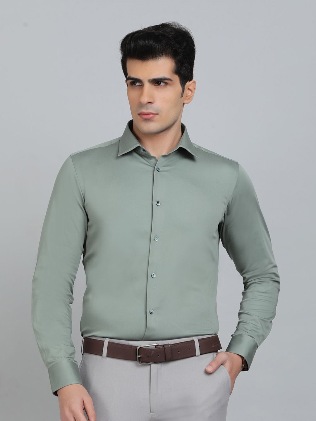 

WYRE Men Slim Fit Cutaway Collar Solid Cotton Formal Shirt, Green