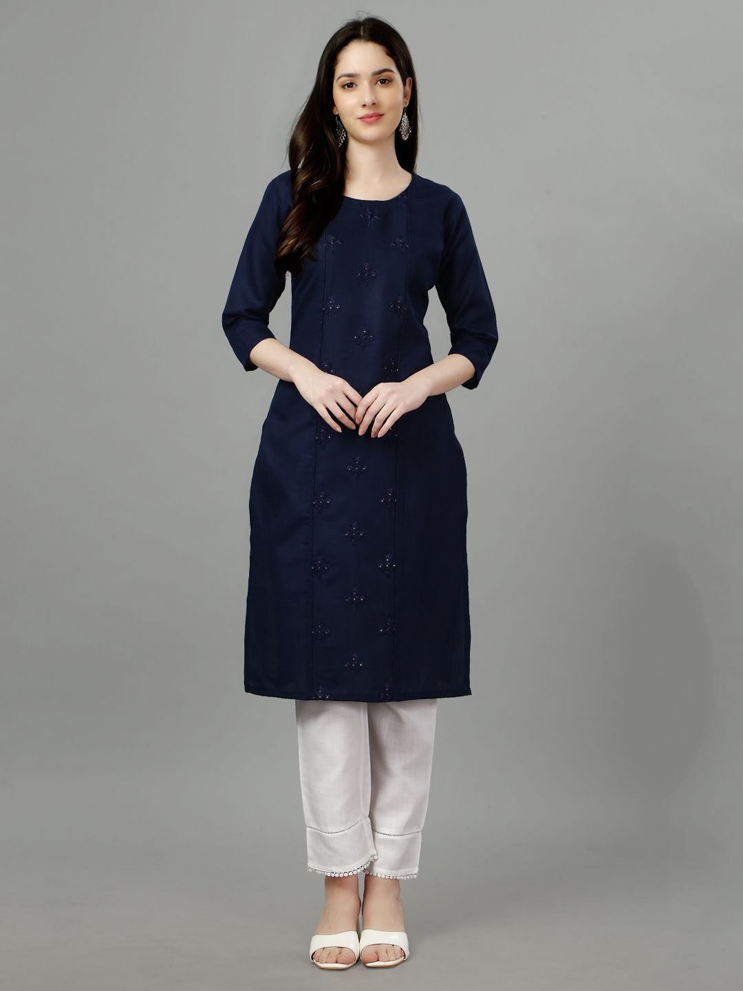 

BERISTON Floral Embroidered Cotton Round Neck Straight Kurta, Navy blue