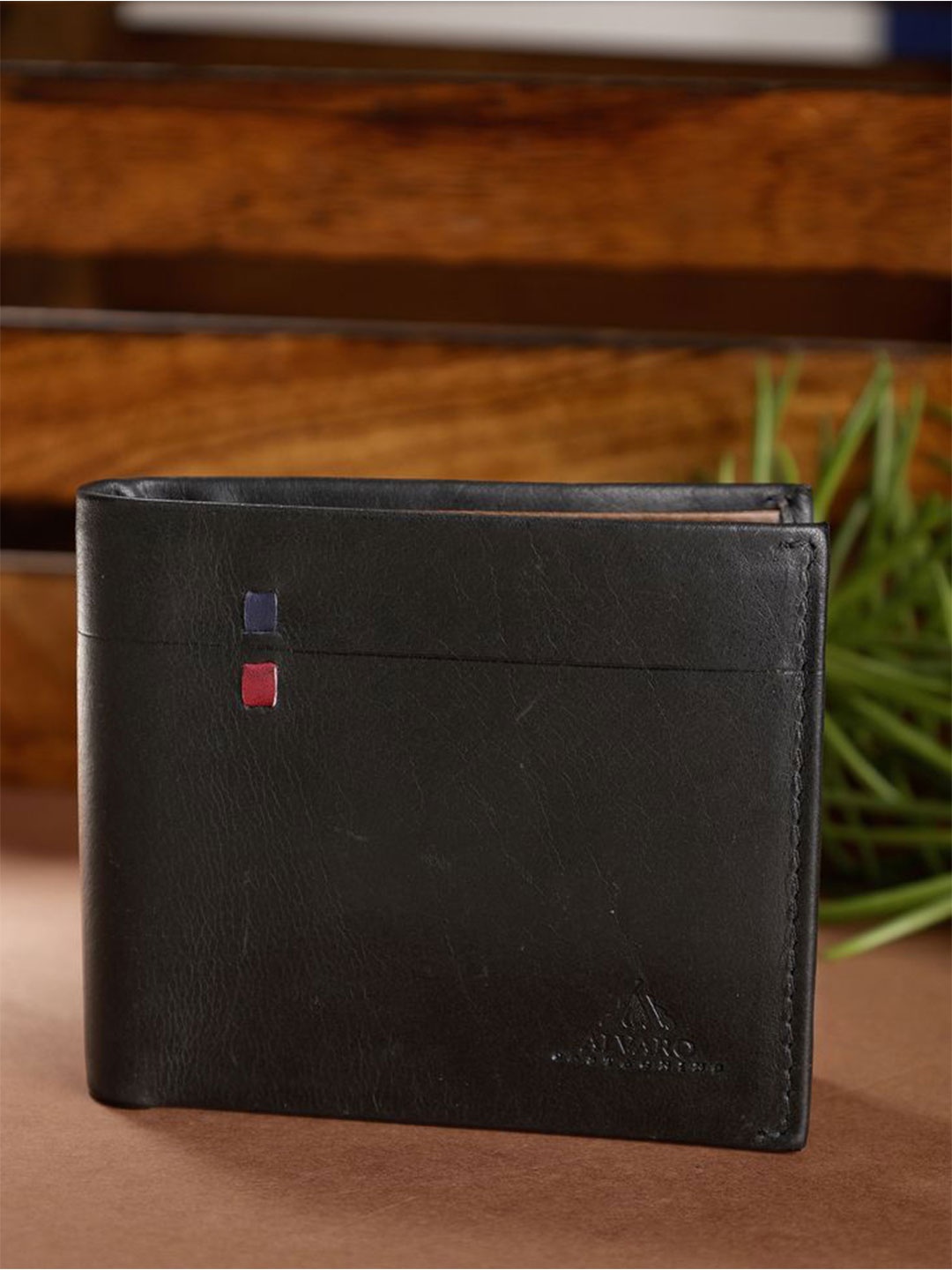 

Alvaro Castagnino Men Leather Two Fold Wallet, Black