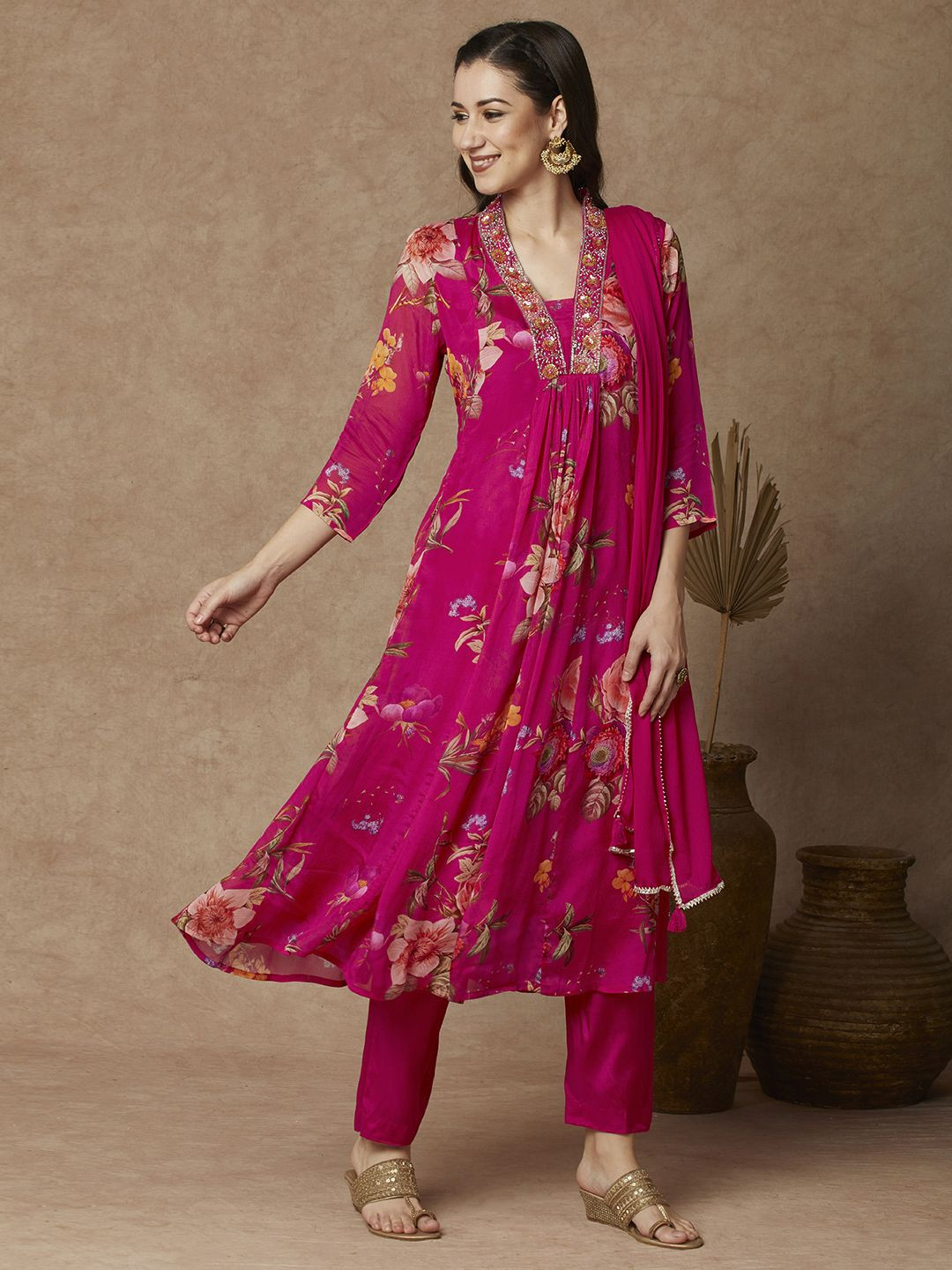

FASHOR Floral Printed Panelled V-Neck Anarkali Kurta With Trouser & Dupatta, Pink