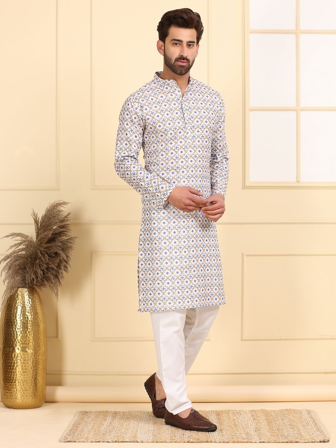 

Larwa Ethnic Motifs Printed Mandarin Collar Straight Kurta, White