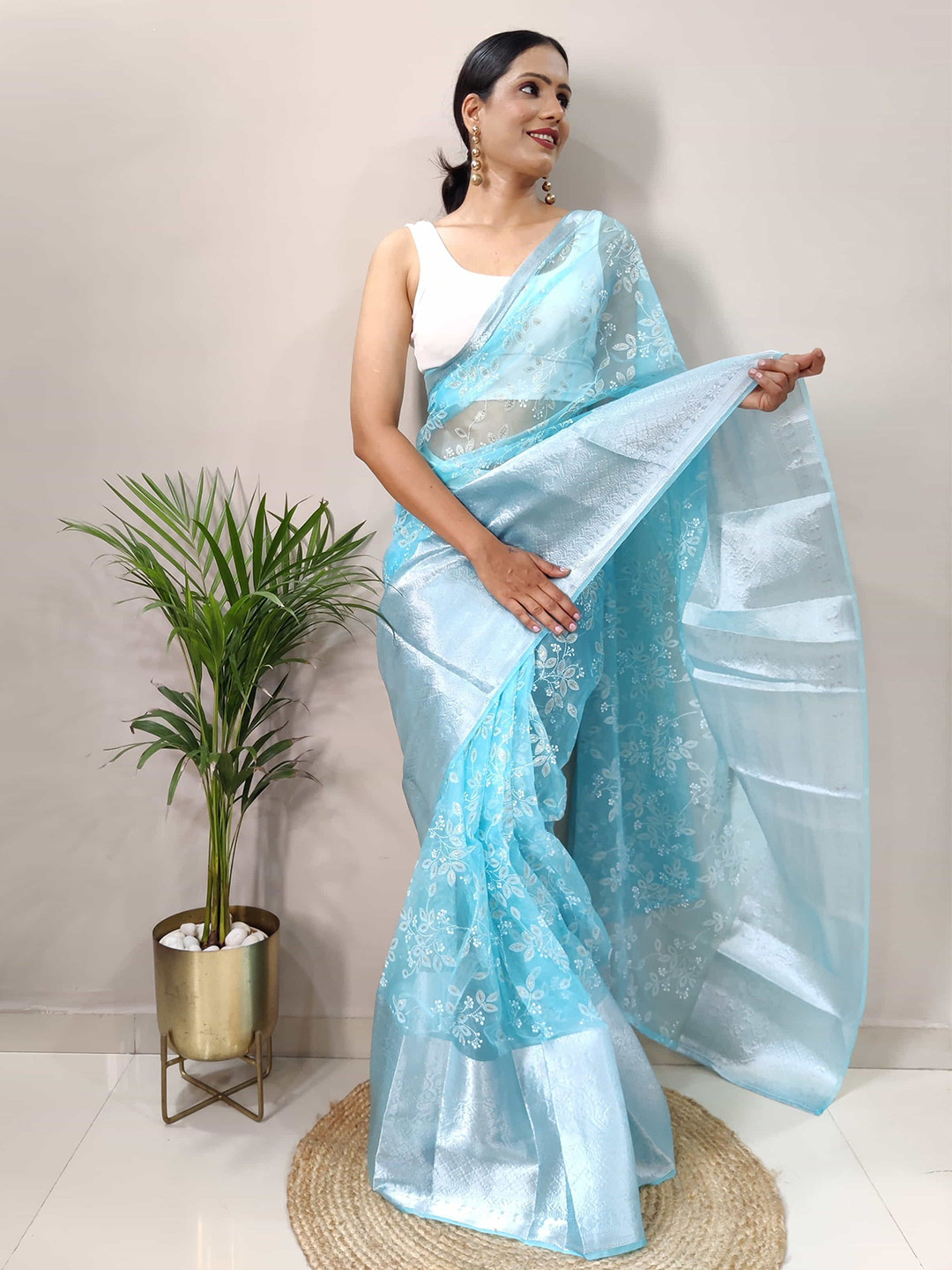

DIVASTRI Floral Embroidered Zari Organza Ready to Wear Saree, Blue