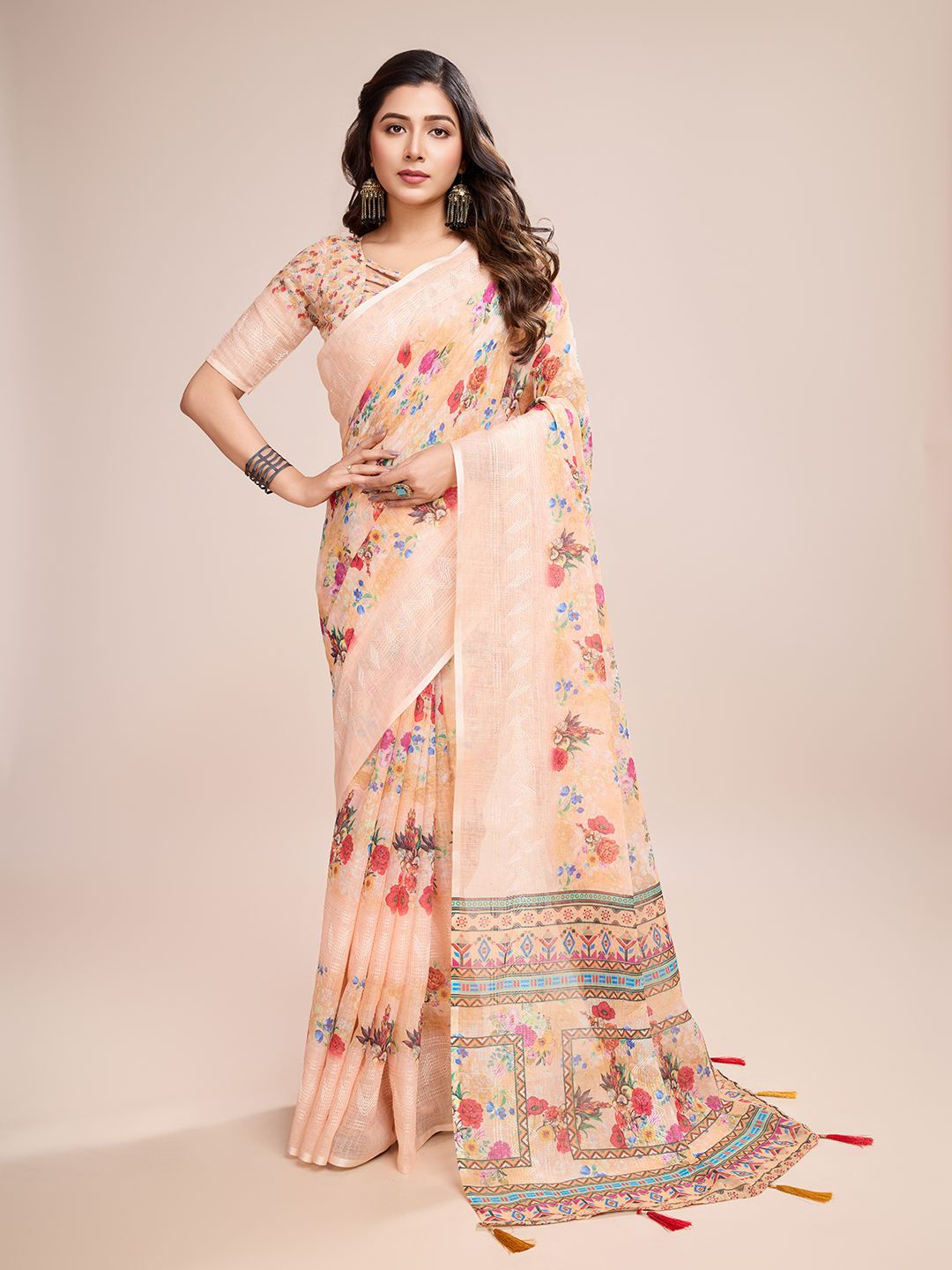 

SHRIMAY Floral Printed Saree, Peach