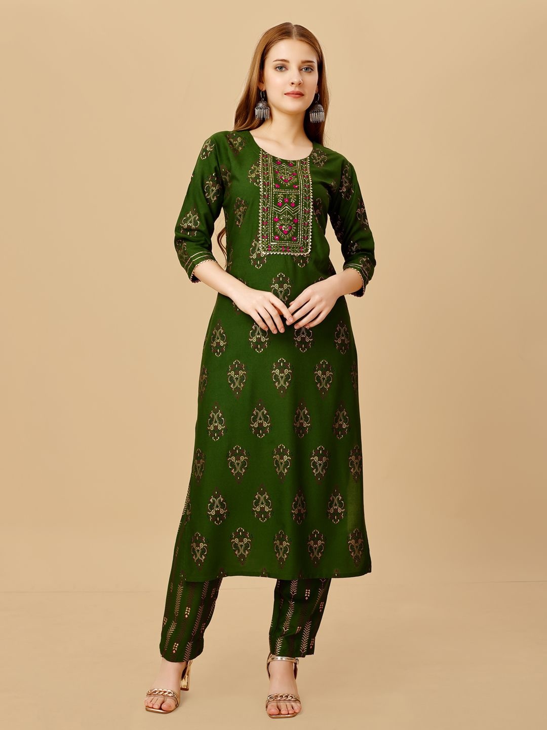 

BERISTON Floral Printed Sequinned Straight Kurta With Trouser, Green