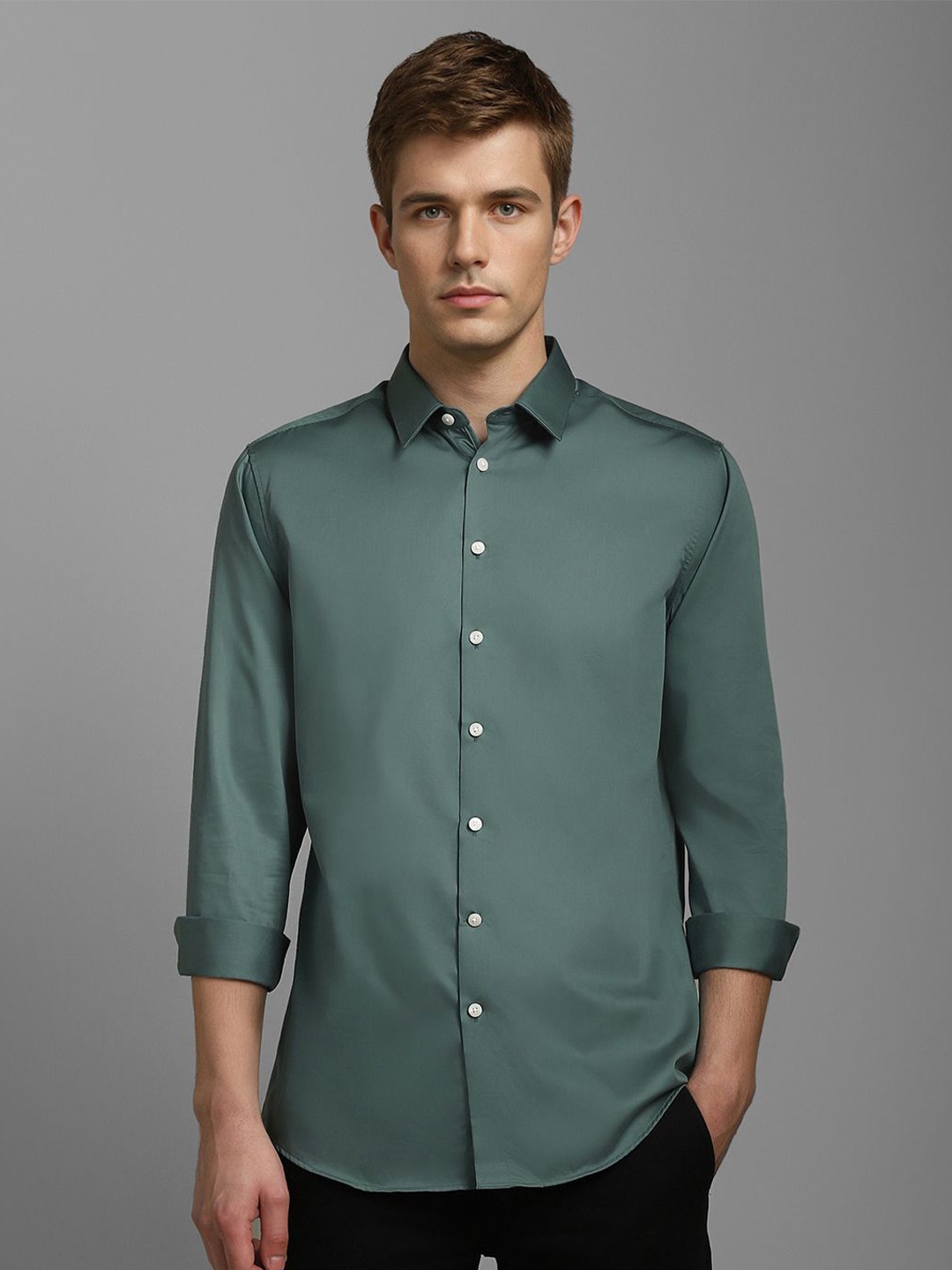 

Louis Philippe Sport Men Solid Spread Collar Cotton Casual Shirt, Green