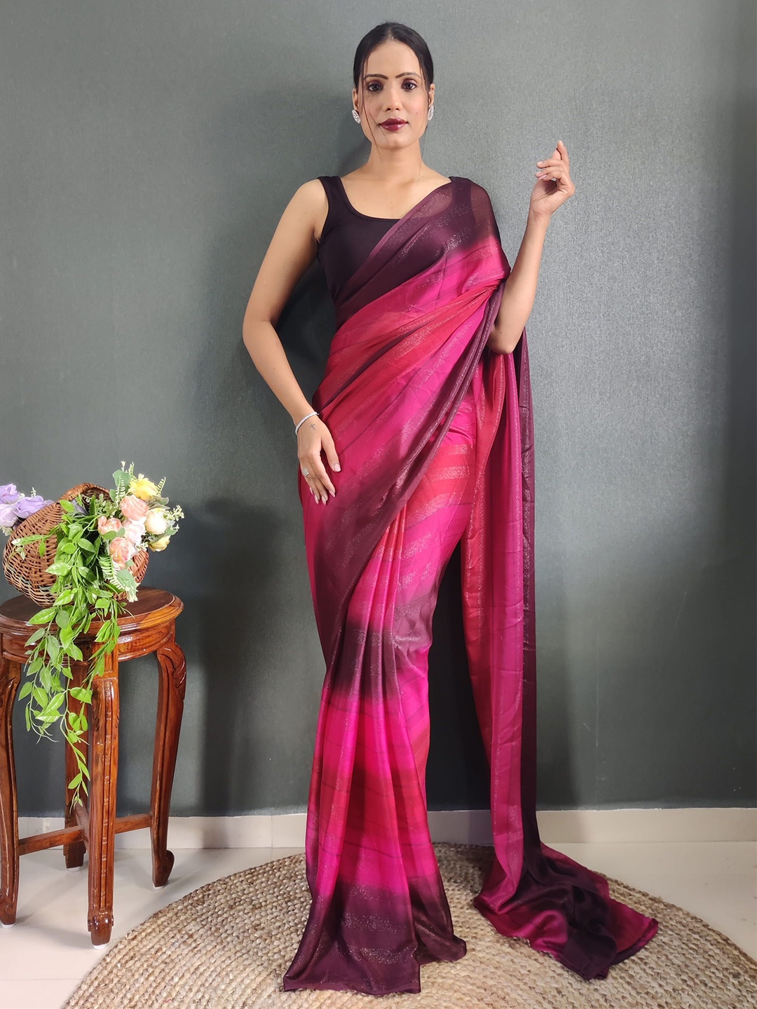 

DIVASTRI Women Shimmer Striped Pure Crepe Ready to Wear Saree, Pink