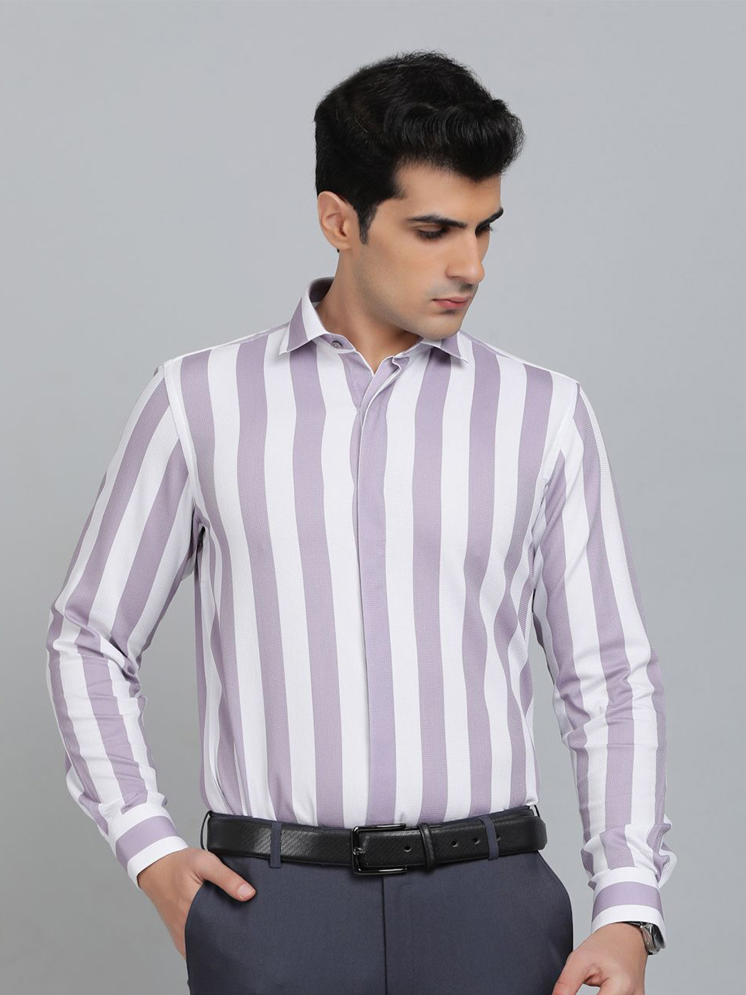

WYRE Men Slim Fit Cutaway Collar Vertical Striped Formal Shirt, Purple